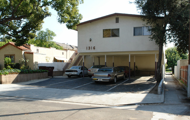 1316 Barrington Way in Glendale, CA - Building Photo - Building Photo