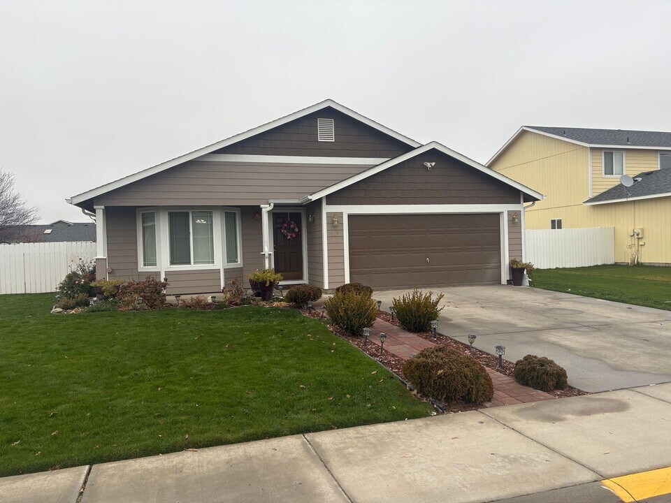 317 G St NE in Quincy, WA - Building Photo