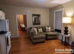 147 Meridian St in Boston, MA - Foto de edificio - Building Photo