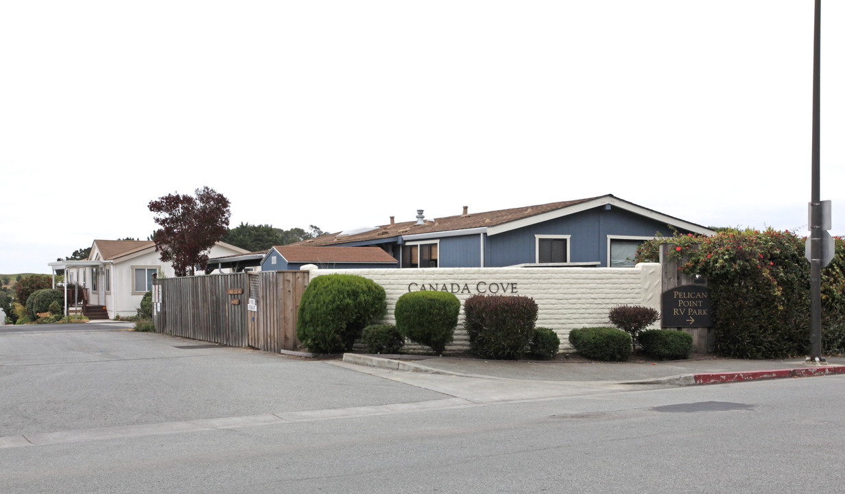 Canada Cove in Half Moon Bay, CA - Building Photo