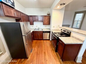 1210 E Broadway in Louisville, KY - Foto de edificio - Building Photo