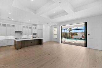16214 Verilyn Cir in Naples, FL - Foto de edificio - Building Photo