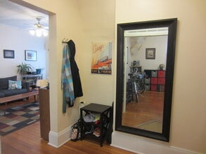 728 Ohio St, Unit 1 in Lawrence, KS - Foto de edificio - Building Photo