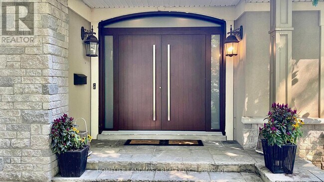 55 Ennisclare Dr W in Oakville, ON - Building Photo - Building Photo