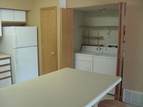 2866 Coral Ct, Unit Coral Court Lower Level in Coralville, IA - Building Photo - Building Photo