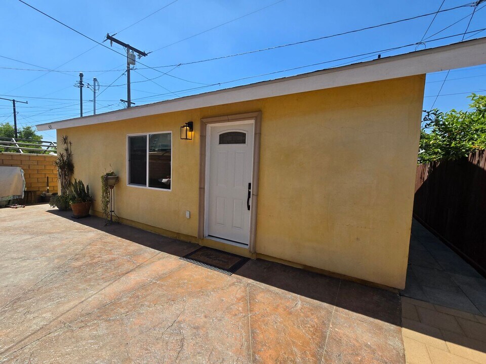 427 N Alexander St in San Fernando, CA - Foto de edificio