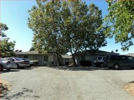 1061 Caputo Ct in Hollister, CA - Building Photo