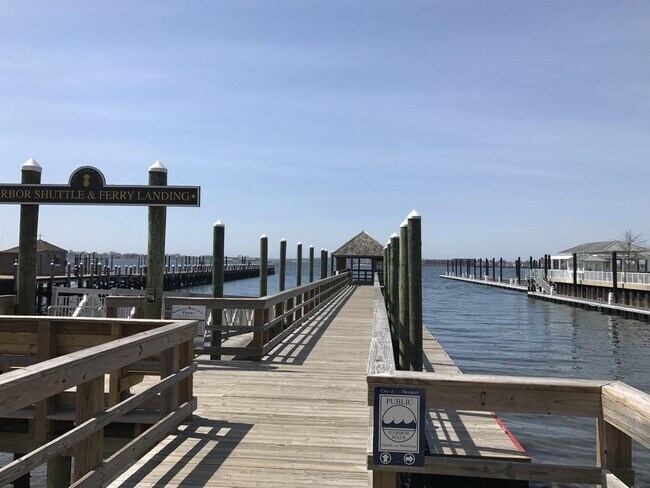 374 Thames St, Unit 1 in Newport, RI - Building Photo - Building Photo