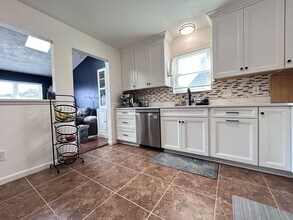 1836 Eastborne Dr in Virginia Beach, VA - Building Photo - Building Photo