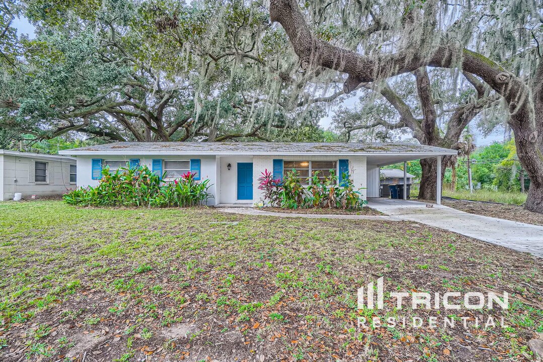 2058 Poinsetta Ave in Clearwater, FL - Building Photo