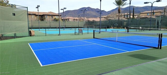 property at 2909 Valvent Ct