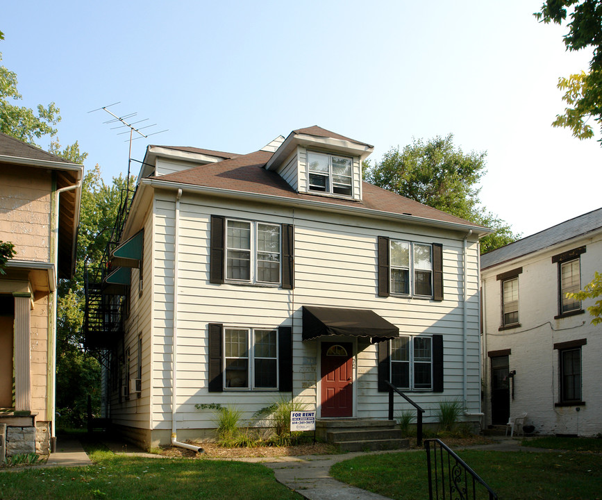 72 E Blake Ave in Columbus, OH - Building Photo