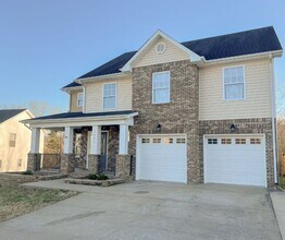 1084 Ishee Dr in Clarksville, TN - Foto de edificio - Building Photo