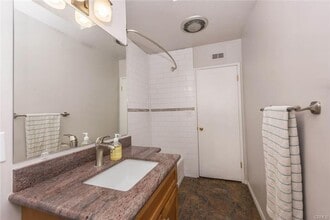 1054 N Grand St in Orange, CA - Foto de edificio - Building Photo