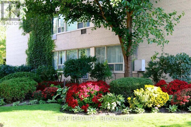 650 Briar Hill Ave in Toronto, ON - Building Photo - Building Photo