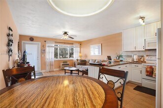 1000 SW 11th Ave in Hallandale Beach, FL - Building Photo - Building Photo