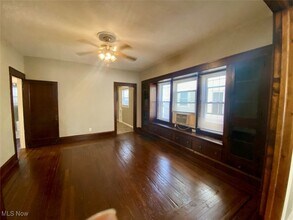 418 Crestwood Ave-Unit -1 in Akron, OH - Building Photo - Building Photo