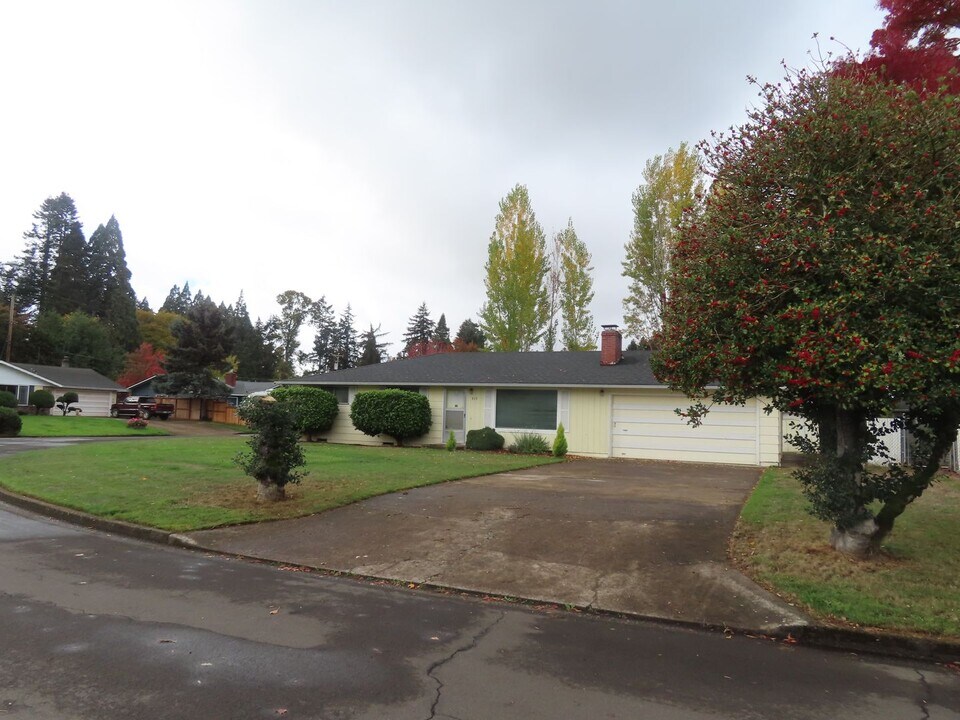 315 Oak Leaf Dr in Eugene, OR - Building Photo