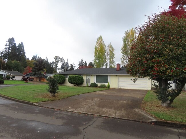 property at 315 Oak Leaf Dr