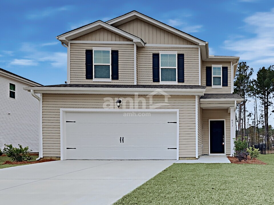 617 W Lionel Rd in Moncks Corner, SC - Building Photo