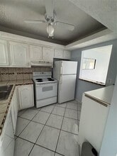 6550 Royal Palm Blvd in Margate, FL - Building Photo - Building Photo