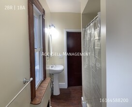 104 Diamond Ave SE-Unit -1 in Grand Rapids, MI - Foto de edificio - Building Photo