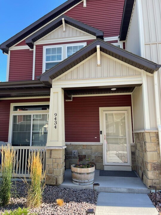 9434 Crosshaven vw in Colorado Springs, CO - Building Photo