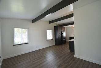 6417 Whitsett Ave in Los Angeles, CA - Building Photo - Building Photo