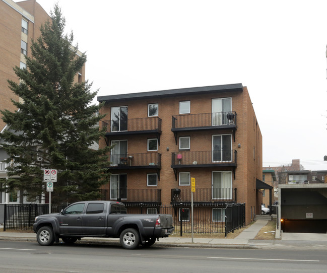 1027 12th Ave SW in Calgary, AB - Building Photo - Primary Photo