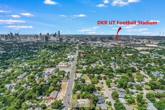 2414 E Martin Luther King Jr Blvd in Austin, TX - Building Photo - Building Photo