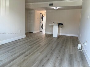 15250 SW 80th St in Miami, FL - Building Photo - Building Photo