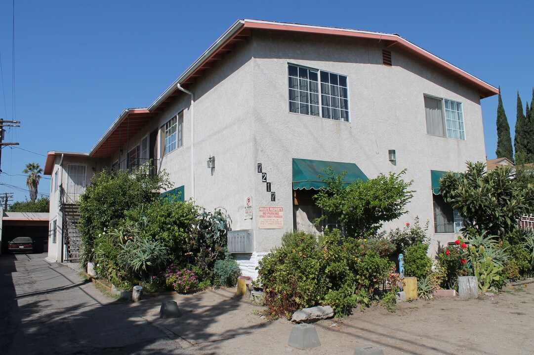 7217 Lemp Ave in North Hollywood, CA - Foto de edificio