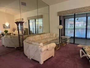 10399 S Circle Lake Dr in Boynton Beach, FL - Building Photo - Building Photo