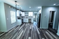 102 Marsden St photo'