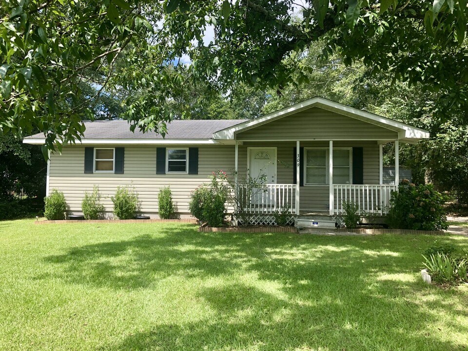 309 Smart Rd in Troy, AL - Building Photo