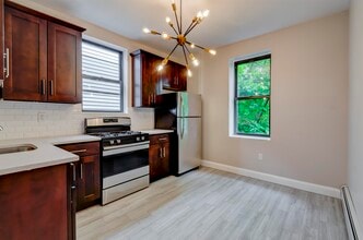 333 Princeton Ave in Jersey City, NJ - Building Photo - Building Photo