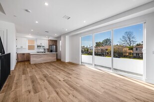 5044 Laurel Canyon Blvd, Unit 2 in Valley Village, CA - Building Photo