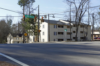 Clarendon Apartments and Townhomes in Raleigh, NC - Building Photo - Building Photo