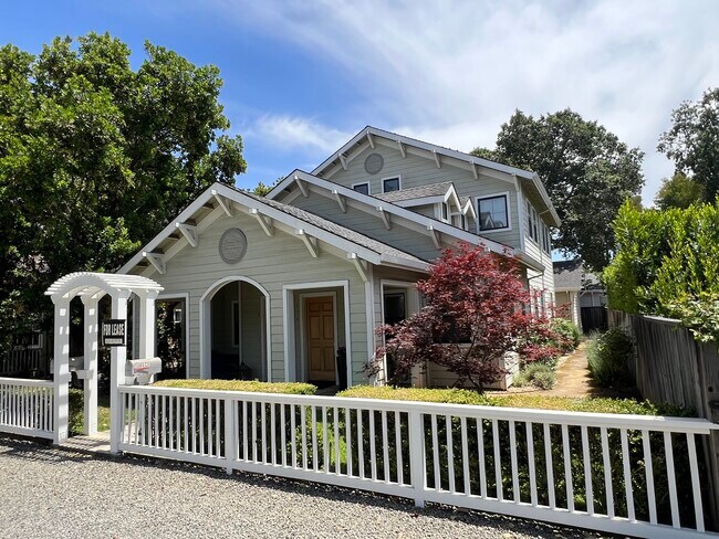 2043 Madison St in Yountville, CA - Building Photo - Building Photo
