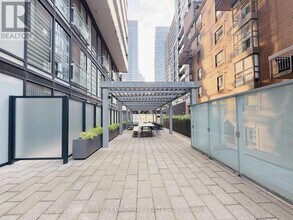 28 Wellesley St E in Toronto, ON - Building Photo - Building Photo