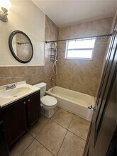 2421 N 57th Terrace in Hollywood, FL - Foto de edificio - Building Photo