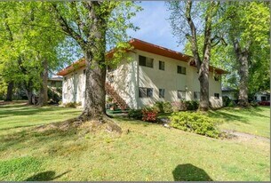 5479 Carlson Dr in Sacramento, CA - Building Photo