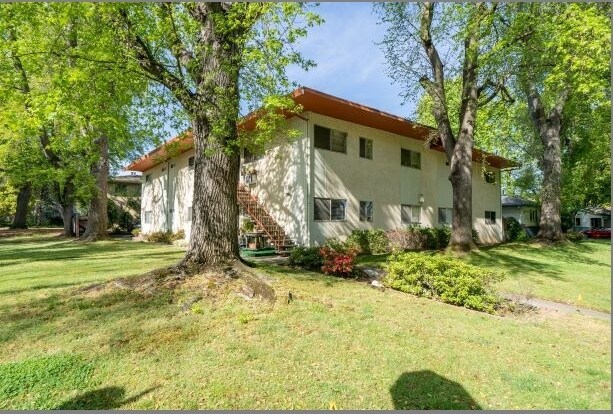 5479 Carlson Dr in Sacramento, CA - Building Photo