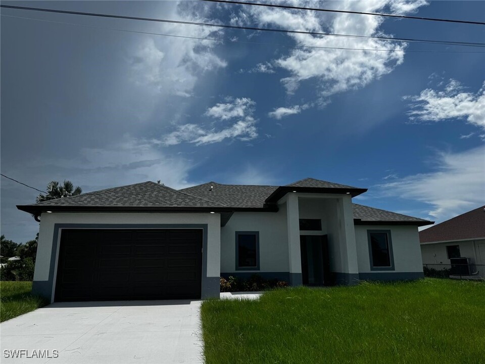 2310 SW 21st Terrace in Cape Coral, FL - Building Photo