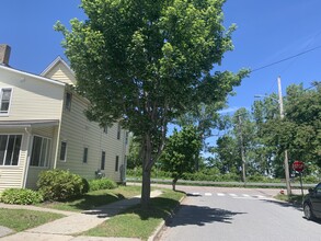 127 Manhattan Dr, Unit 127 in Burlington, VT - Building Photo - Building Photo