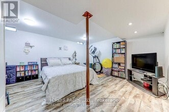 561 Childs Dr in Milton, ON - Building Photo - Building Photo