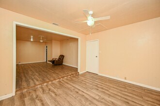 10302 Woodwind Dr in Houston, TX - Building Photo - Building Photo