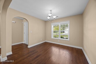 314 Hughes Ln in Jacksonville, NC - Foto de edificio - Building Photo