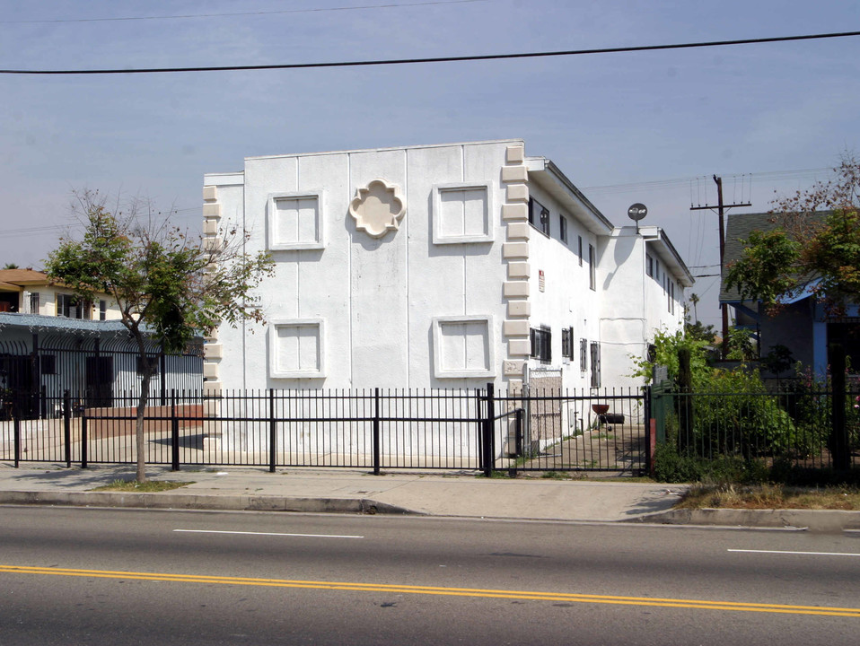 1927 W Jefferson Blvd in Los Angeles, CA - Building Photo