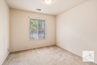 3426 W Dovewood Ave in Fresno, CA - Building Photo - Building Photo